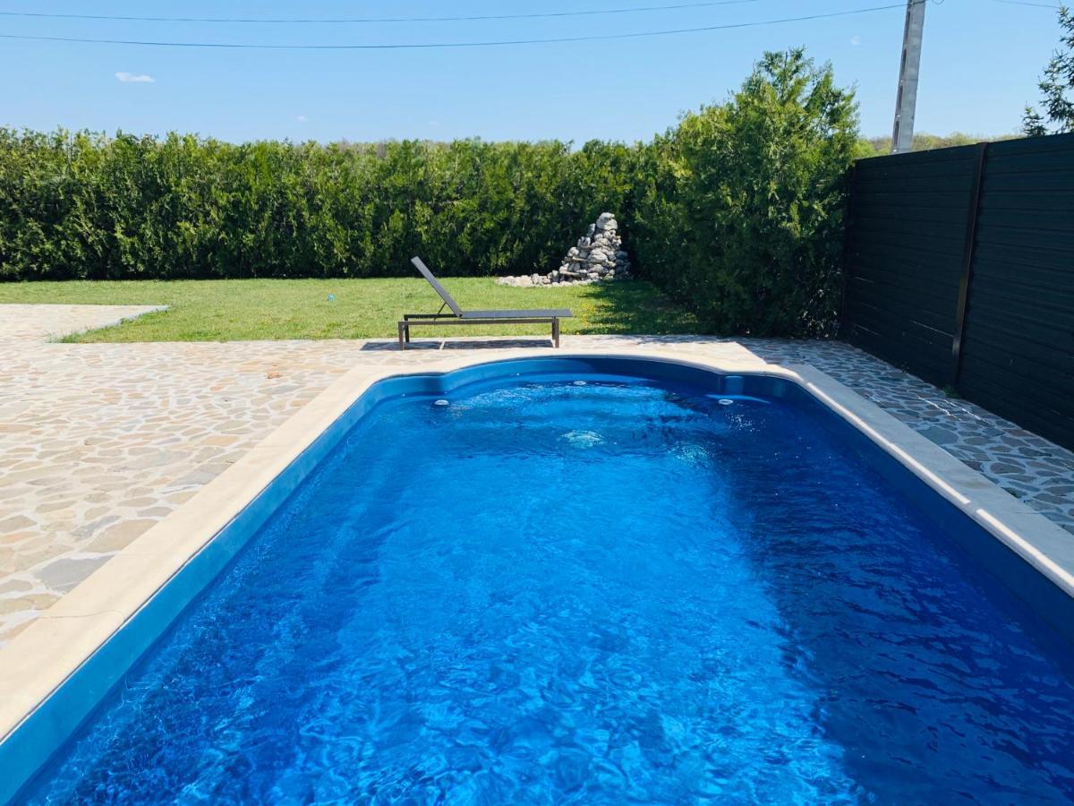 Luxury 3 Bedroom Pool Villa Gulia エクステリア 写真