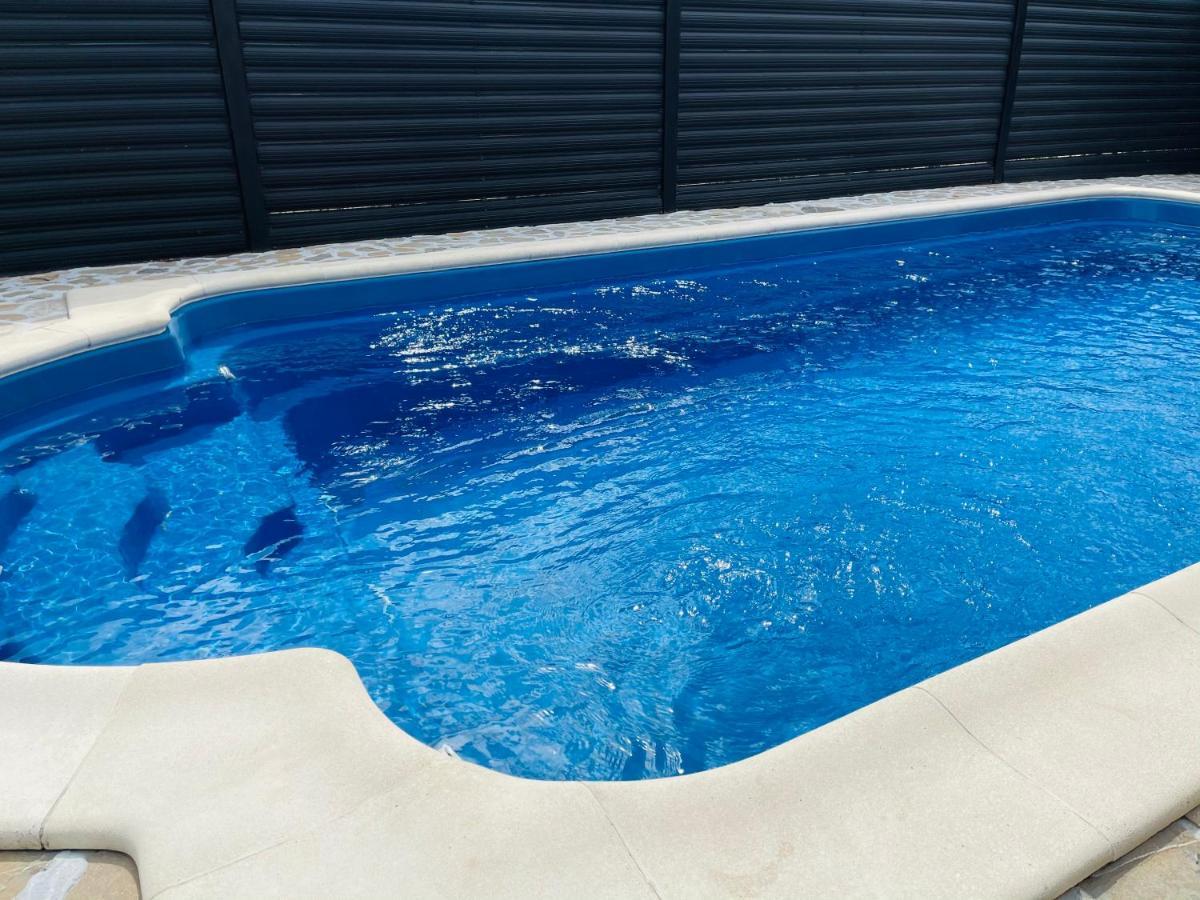 Luxury 3 Bedroom Pool Villa Gulia エクステリア 写真