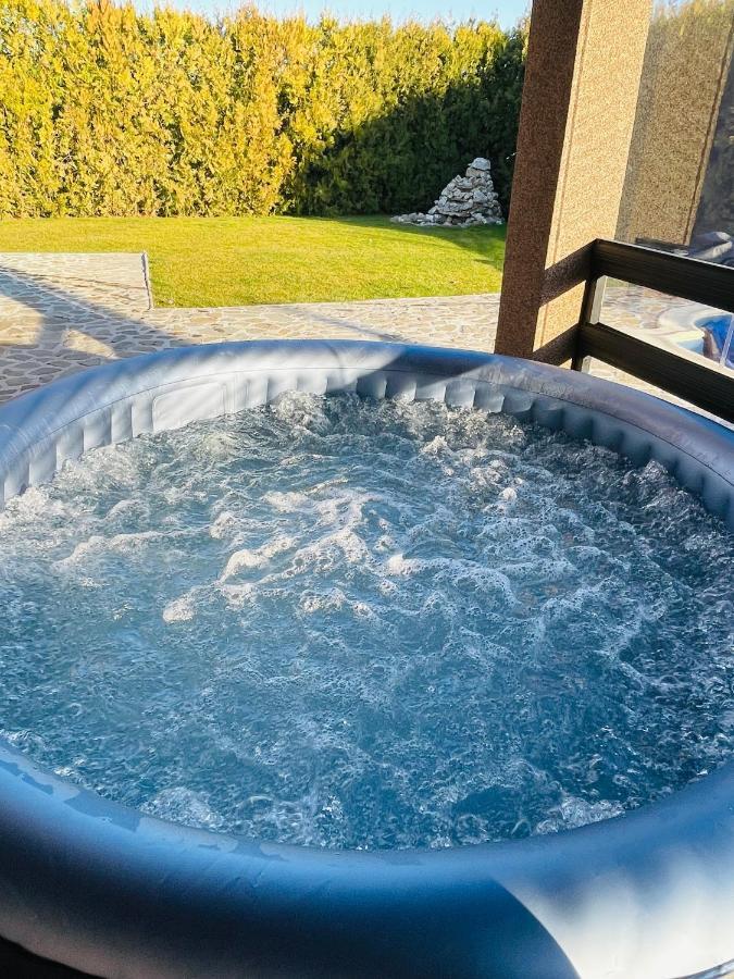 Luxury 3 Bedroom Pool Villa Gulia エクステリア 写真
